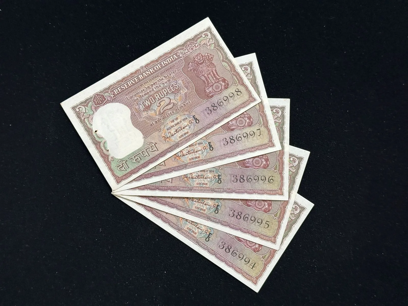 India, Rupees 2 x 5 Consecutive Serial Number Banknotes, Diamond Issue, Sign. P.C. Bhattacharya, UNC, RARE, (E0 386994)