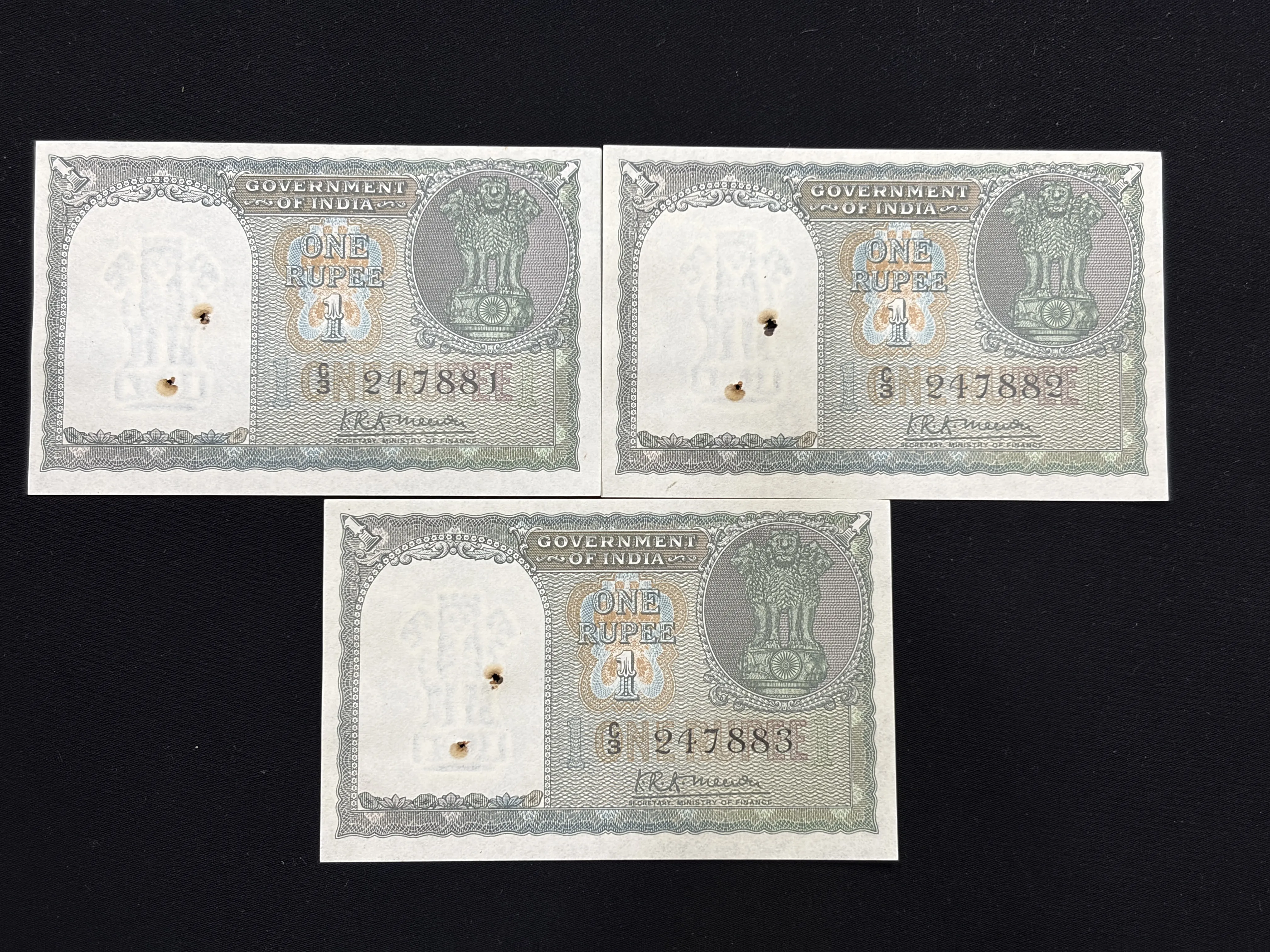 India, 1949 Rupee 1 x 3 Consecutive Serial Number Banknotes, 1st Issue, Sign. K.R.K. Menon, UNC,  RARE, (C3 247877)