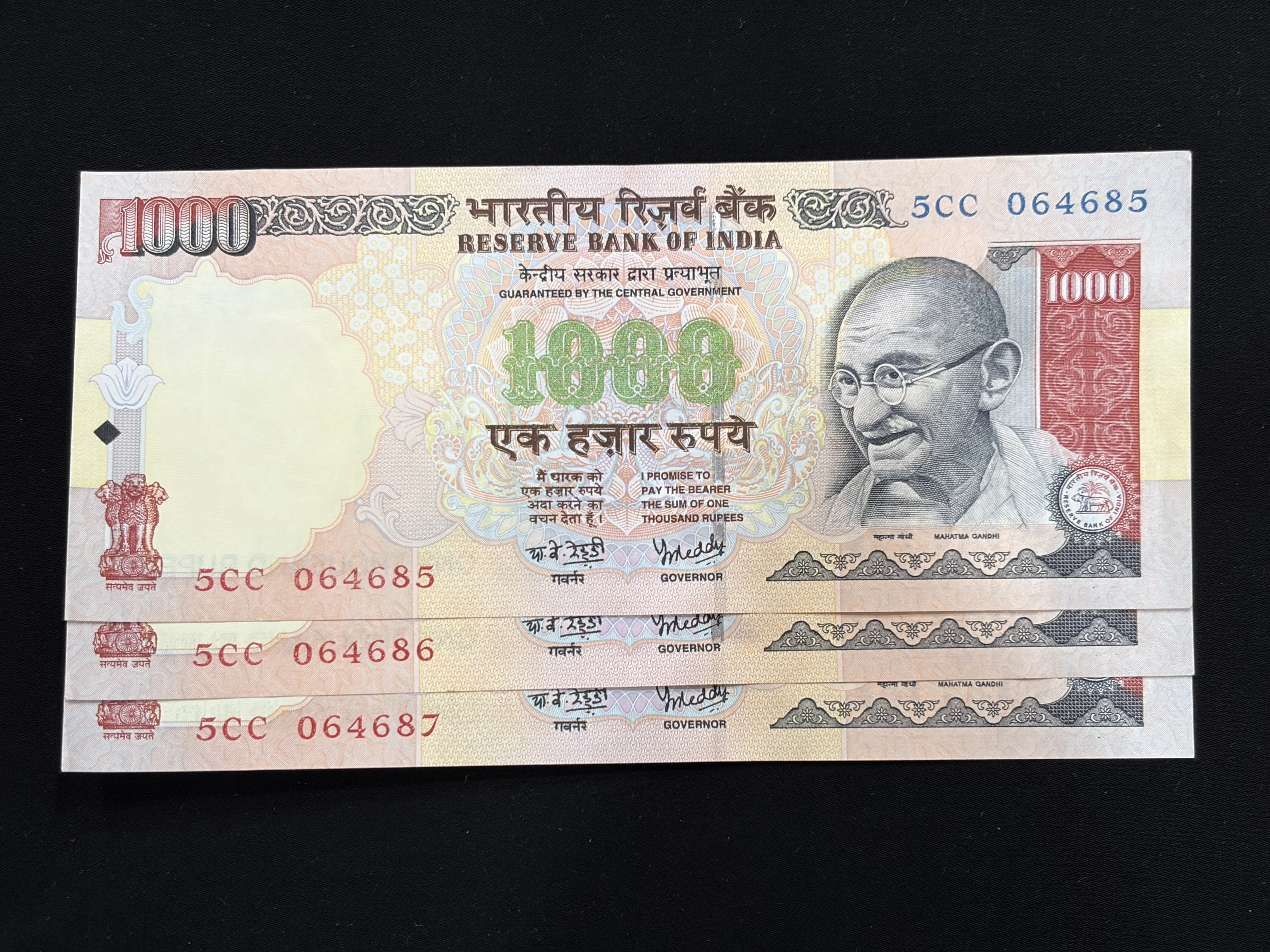 India, Rupees 1000 x 3 Consecutive Serial Number Banknotes, Sign. Y.V. Reddy, Inset Plain, (5CC 064685)
