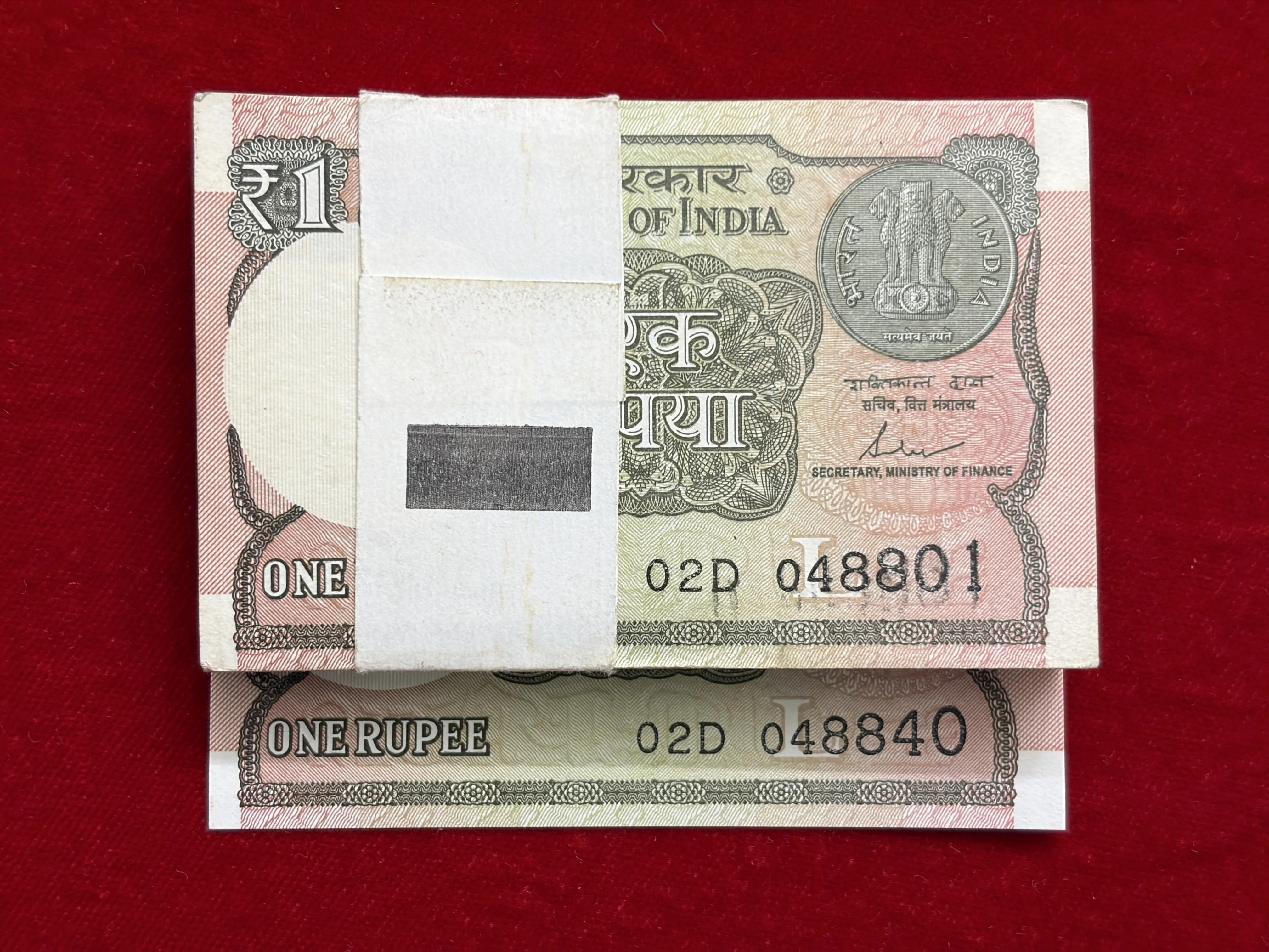 India, 2017 Rupee 1 Complete Serial Bundle of 100 Notes, Fancy Mirror Serial Number 048-840, Sign. Shaktikanta Das, Inset L, UNC, (02D 048801)