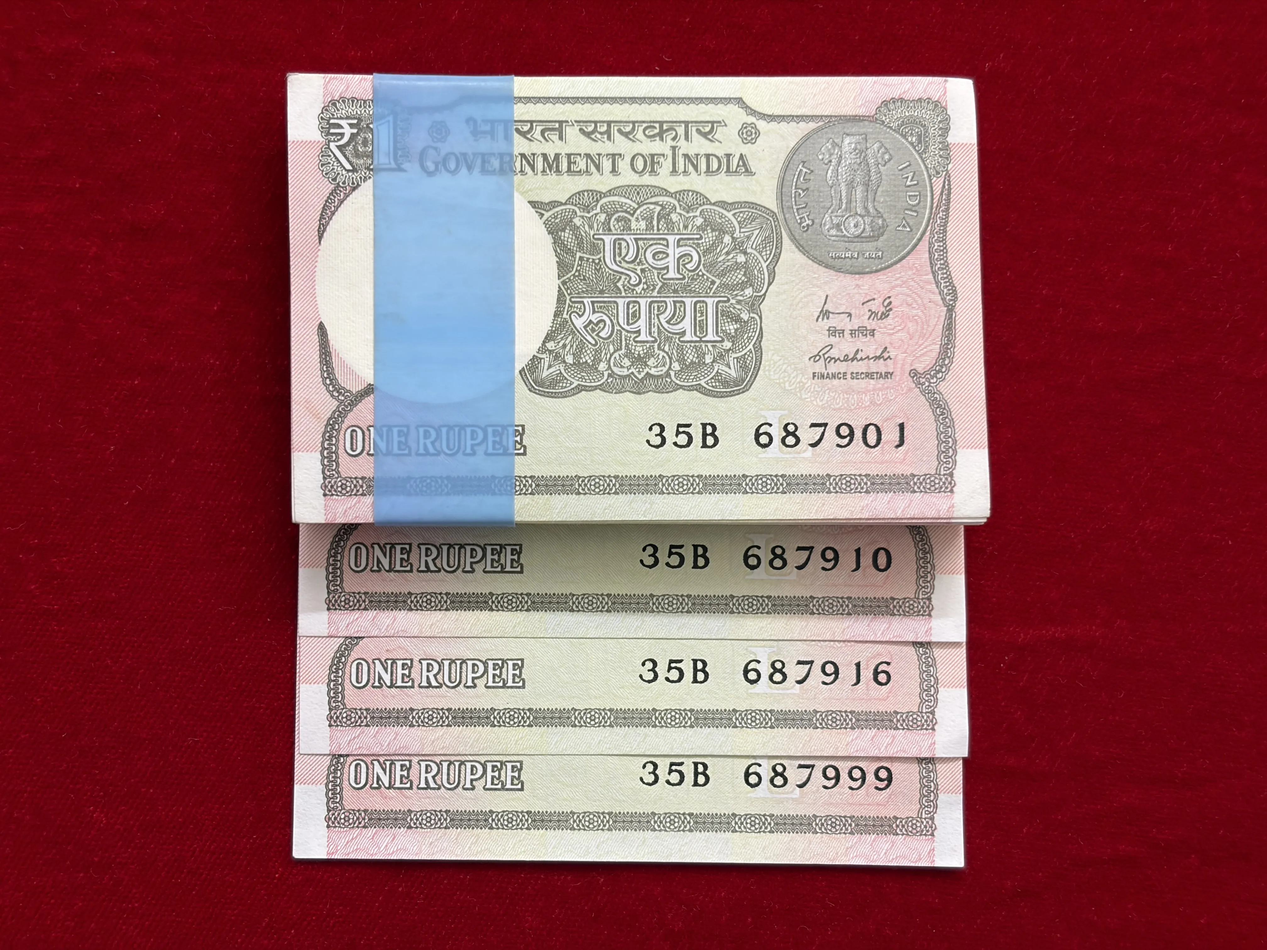 India, 2015 Rupee 1 Complete Holy  Serial Bundle 687 (Reverse 786) of 100 Notes, Fancy Ladder Serial Number 678910, Sign. Rajiv Mehrishi, Inset L, UNC, Scare, (35B 687901)