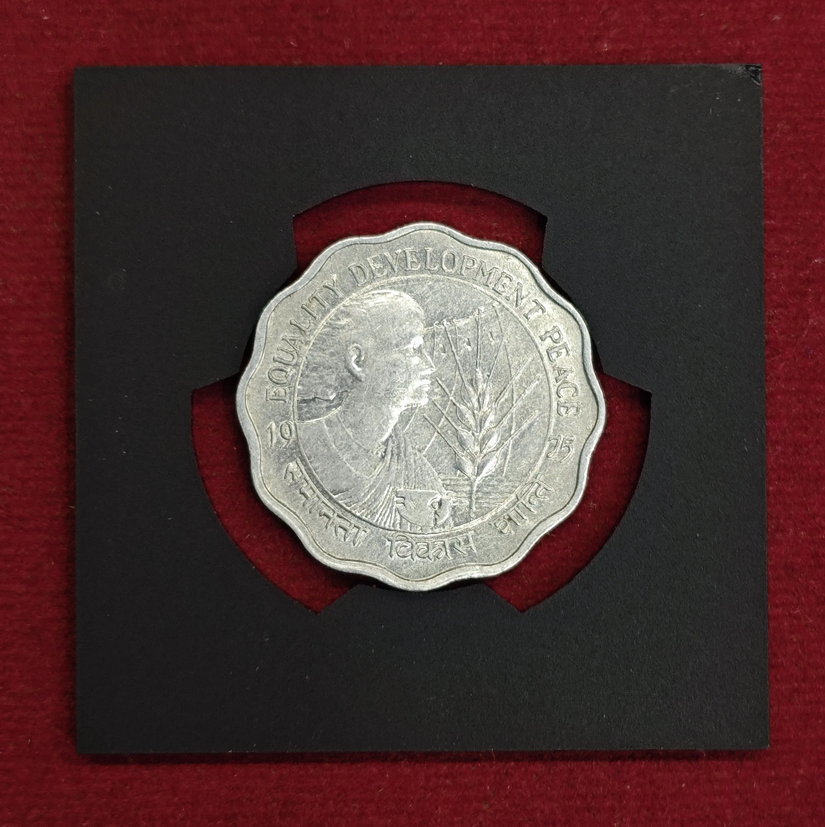 India 10 Paise FAO - Women's Year 1975 Commemorative Coin (Calcutta Mint)
