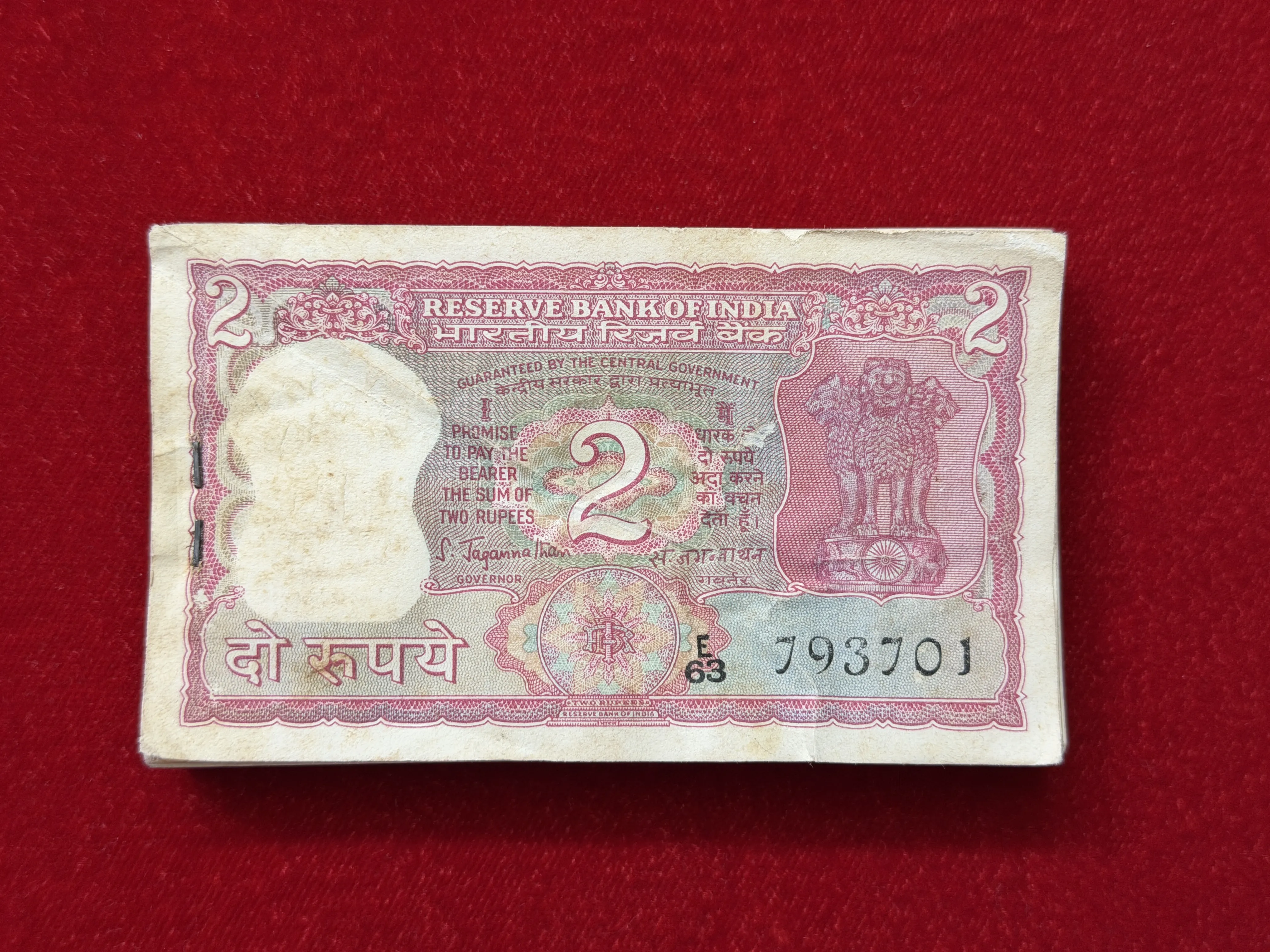 India, Rupees 2 Complete Serial Bundle of 100 Notes, Fancy Doubling Serial Number 793-793, Holy Fancy Serial Number Ending 786, Standing Tiger Issue (Incorrect Urdu), Sign. S. Jagannathan, (E63 793701