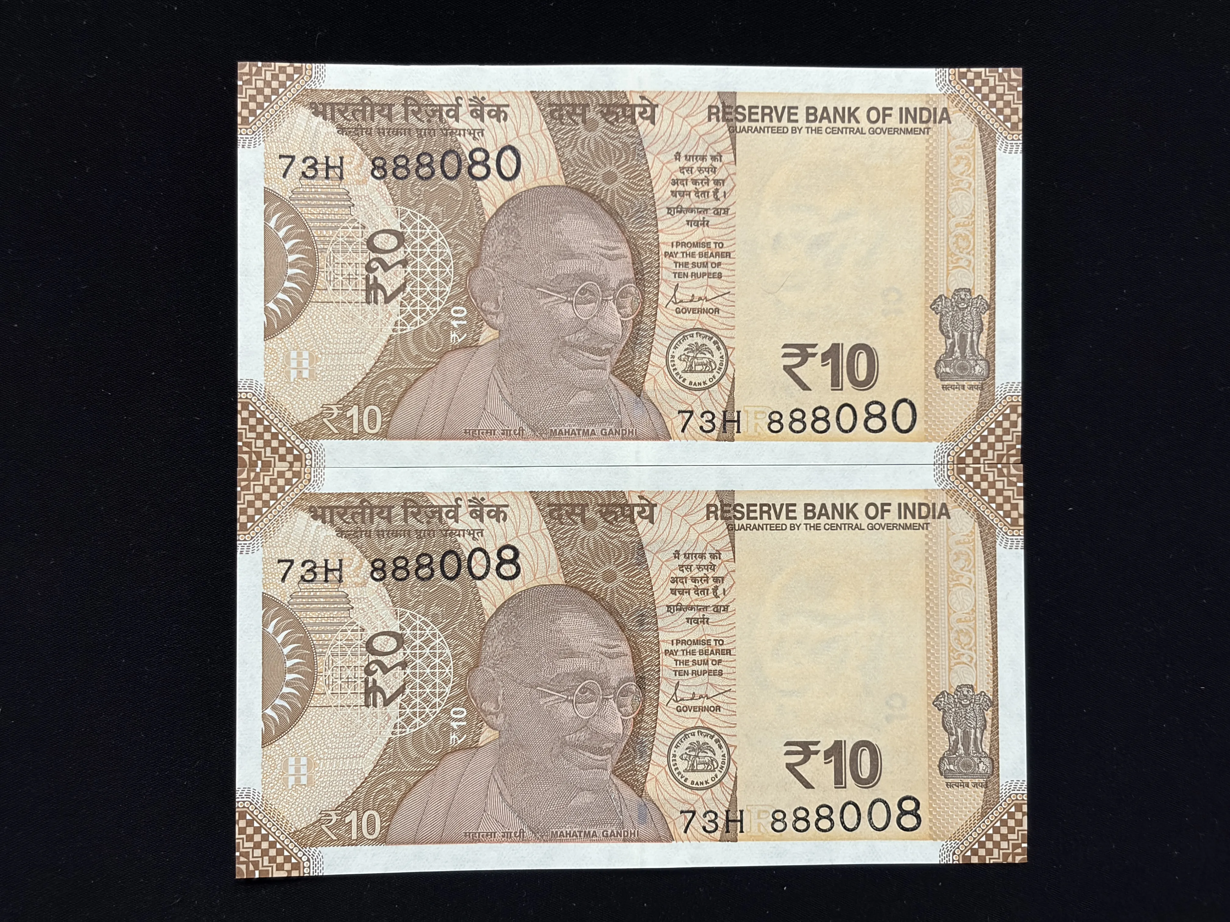 India, 2019 Rupees 10 x 2 Banknotes, Pair of Fancy Serial Number 0 Mixing 8, Sign. Shaktikanta Das, Inset R, UNC, (73H 888080)