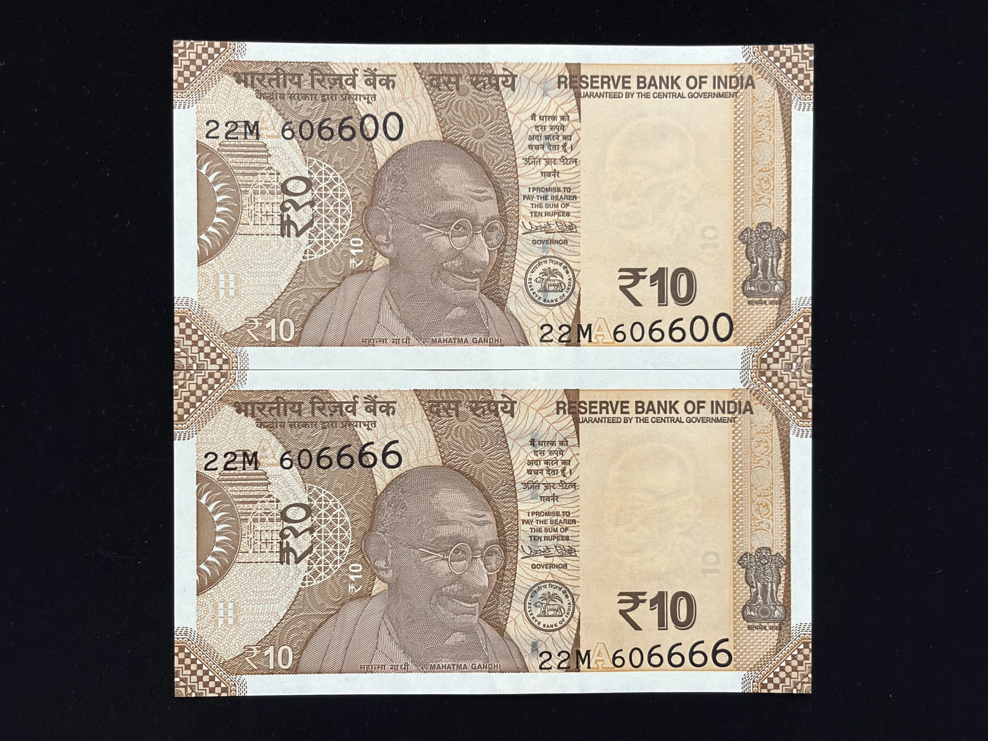 India, 2018 Rupees 10 x 2 Banknotes, Pair of Fancy Serial Number 0 Mixing 6, Sign. Urjit R. Patel, Inset A, UNC, (22M 606600)